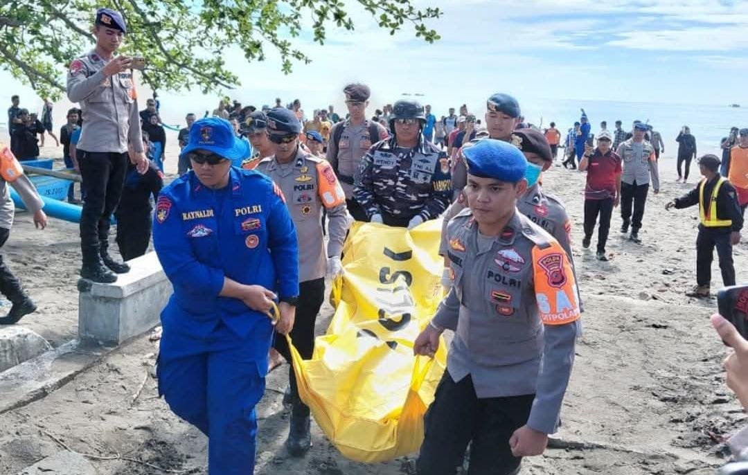 Polisi bersama Tim SAR Temukan Jenazah Korban Terjun Payung Pangandaran di Hari Ke-4 Pencarian