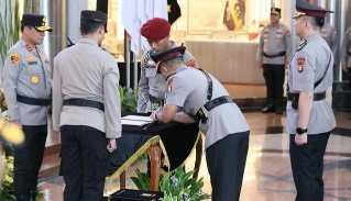 Kapolda Metro Jaya Pimpin Sertijab Pejabat Utama dan Kapolres, Tekankan Pelayanan Humanis