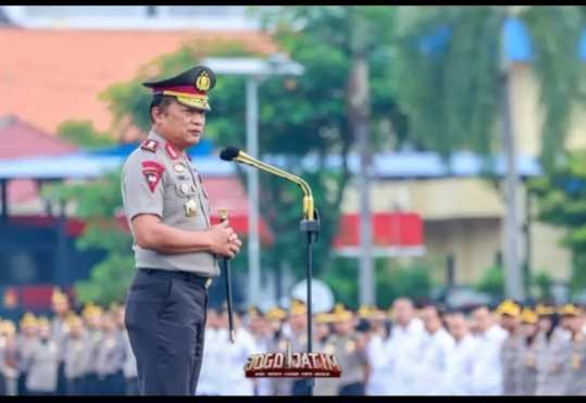 Pimpin Apel Gabungan Awal Tahun 2026, Kapolda Jatim Tekankan Kedisiplinan dan Pelayanan Prima