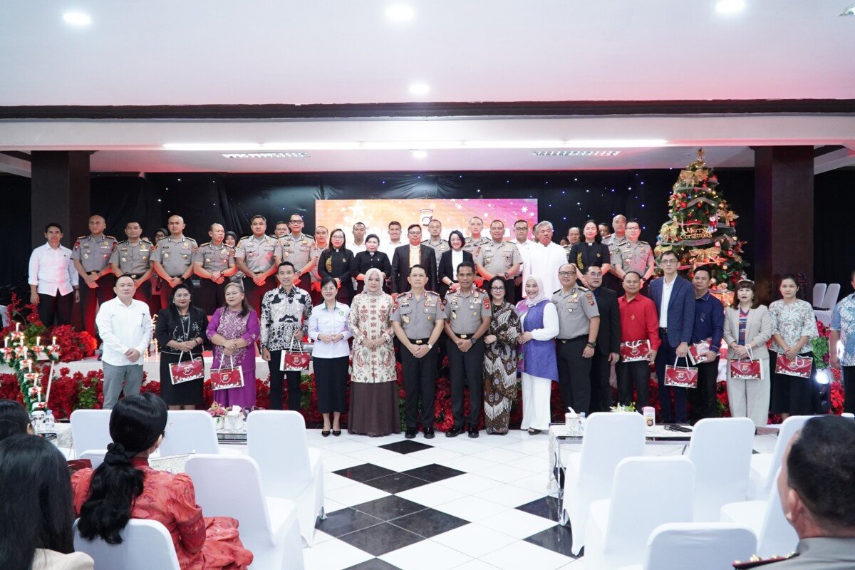 Rayakan Natal di Aula Titinepo, Kapolda Gorontalo Ajak Personel Refleksikan Nilai Kasih dan Pengabdian