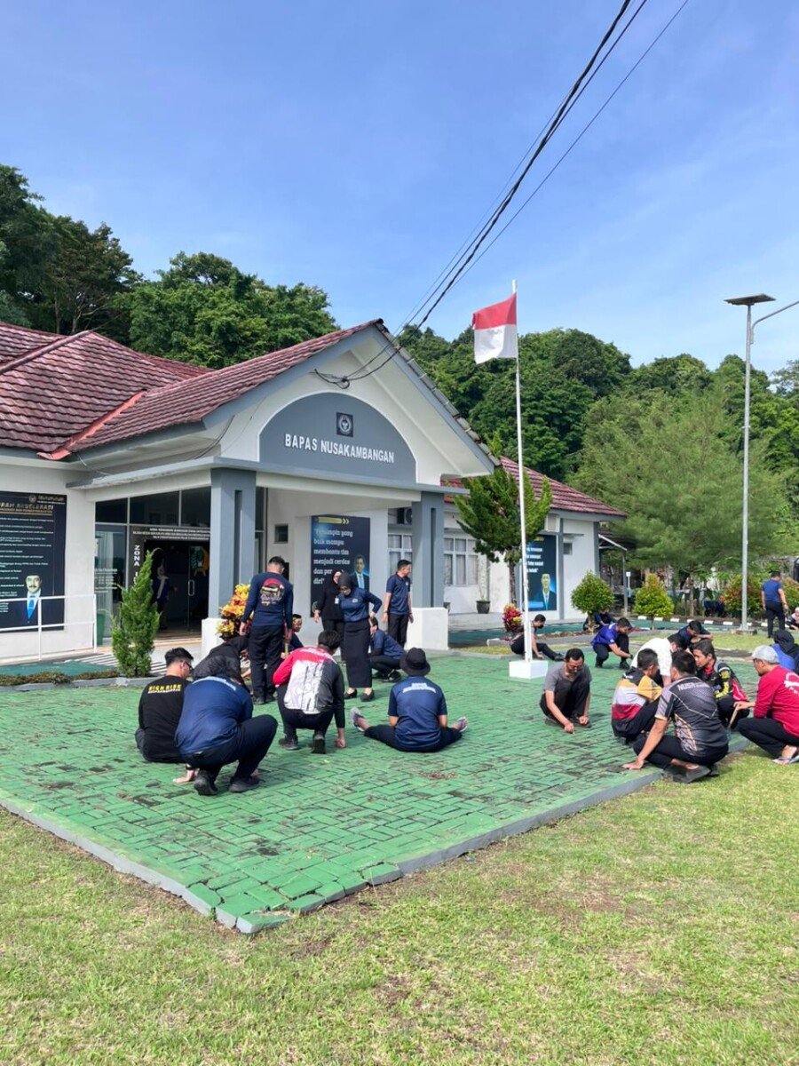 Wujudkan Lingkungan Kerja Nyaman, Bapas Nusakambangan Lakukan Kerja Bakti