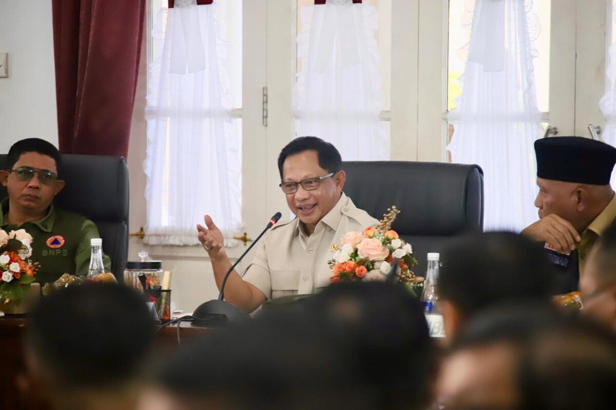 Kerja Maraton Mendagri Tito Karnavian Percepat Rehabilitasi dan Rekonstruksi Pascabencana Sumatra