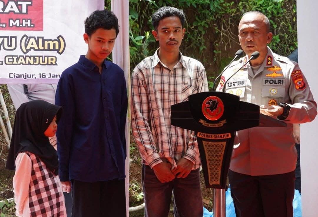 Sentuhan Kasih di Cianjur, Kapolda Jabar Resmikan Renovasi Rumah RuTiLaHu Untuk Anak Yatim Piatu