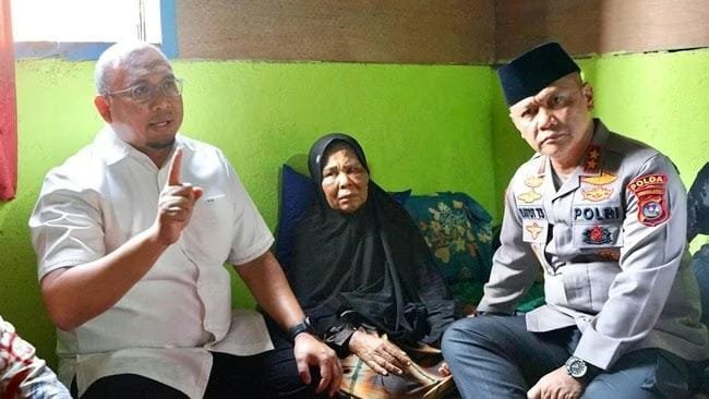 Lawan Tambang Ilegal Hingga Dikeroyok, Kapolda Sumbar dan Andre Rosiade Jenguk Nenek Saudah: Pelaku Kita Kejar!