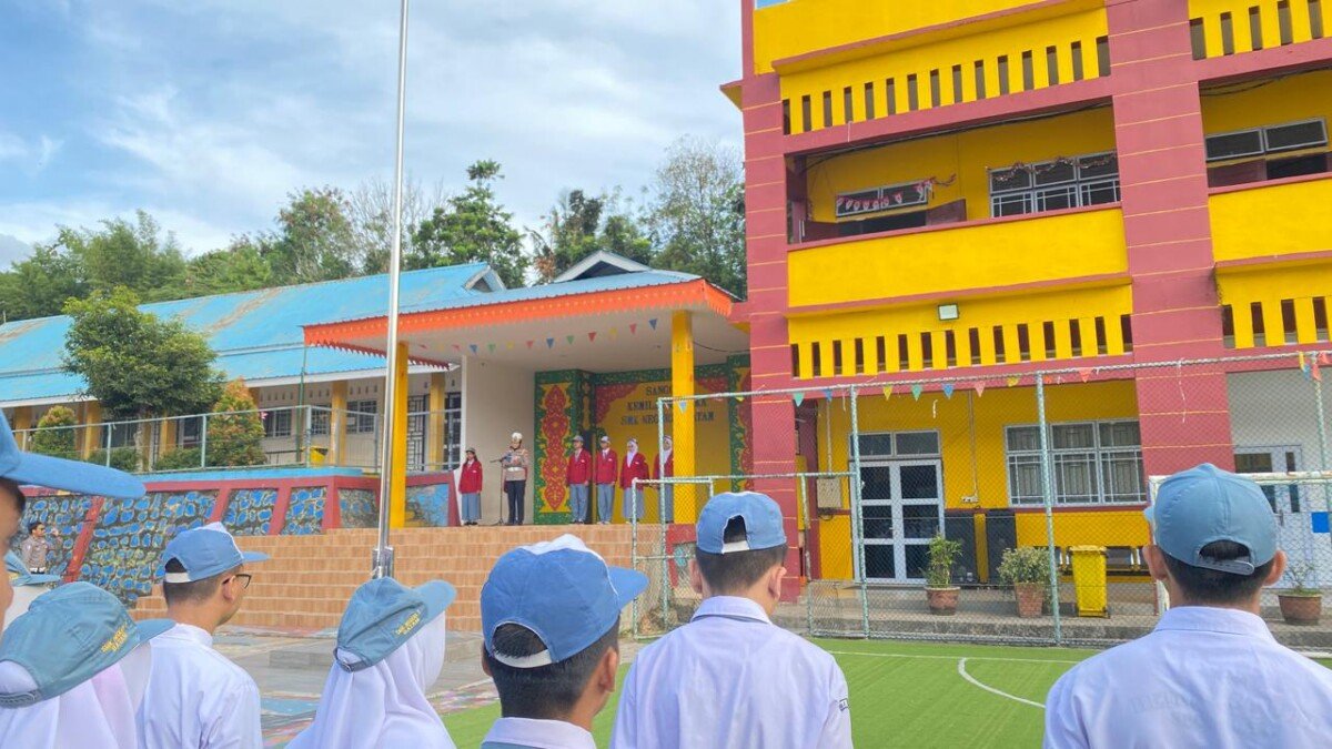 POLICE GO TO SCHOOL DI SMKN 7 BATAM, TANAMKAN BUDAYA TERTIB BERLALU LINTAS SEJAK DINI