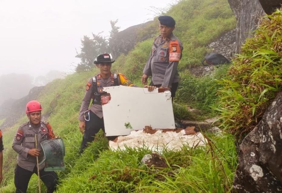 Pencarian Hari Kedua, Polda Sulsel Konfirmasi Penemuan Material Pesawat ATR 42-500