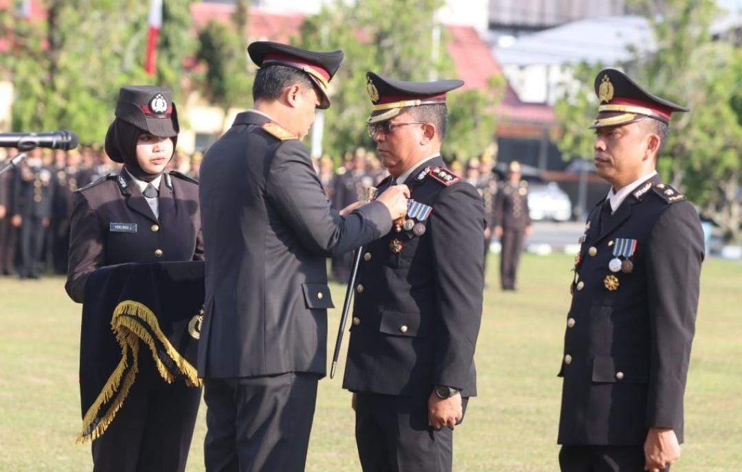 Momentum Hari Kesadaran Nasional 2026, Kapolda Kalteng Berikan Penghargaan Satya Lencana 852 personel Polri