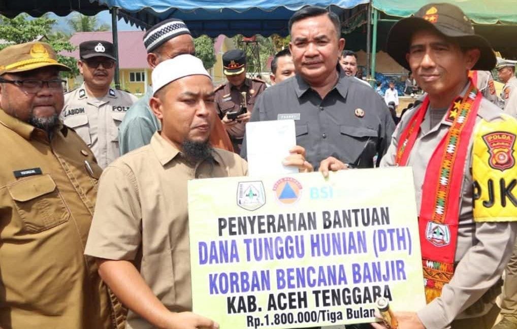 Wujud Kepedulian Negara, Kapolda Aceh Salurkan 300 Kasur dan Sembako di Aceh Tenggara