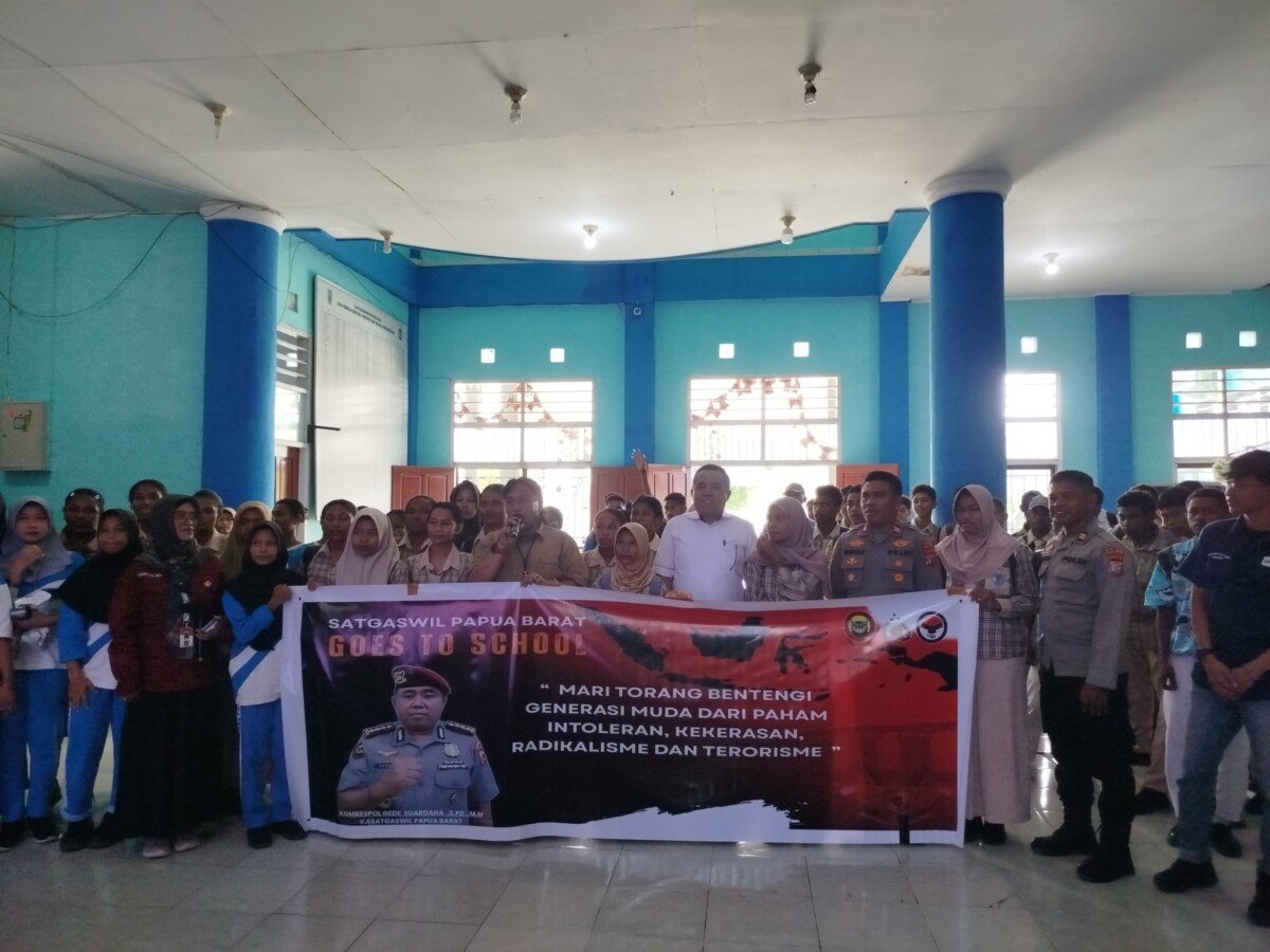 Bentengi Pelajar dari Radikalisme, Satgaswil Papua Barat Densus 88 Gelar Sosialisasi di SMAN 1 Raja Ampat