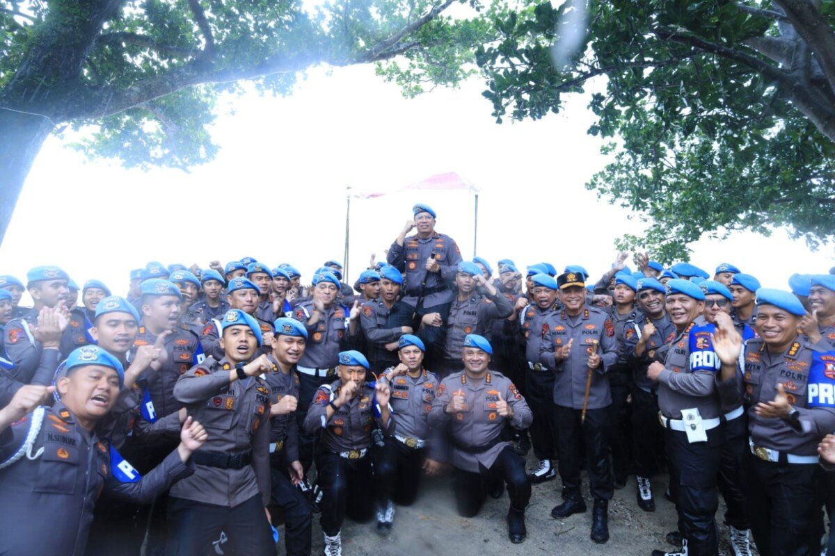 Resmi Ditutup, Kadiv Propam Polri Pimpin Upacara Pembaretan 63 Bintara Remaja di Pantai Carita