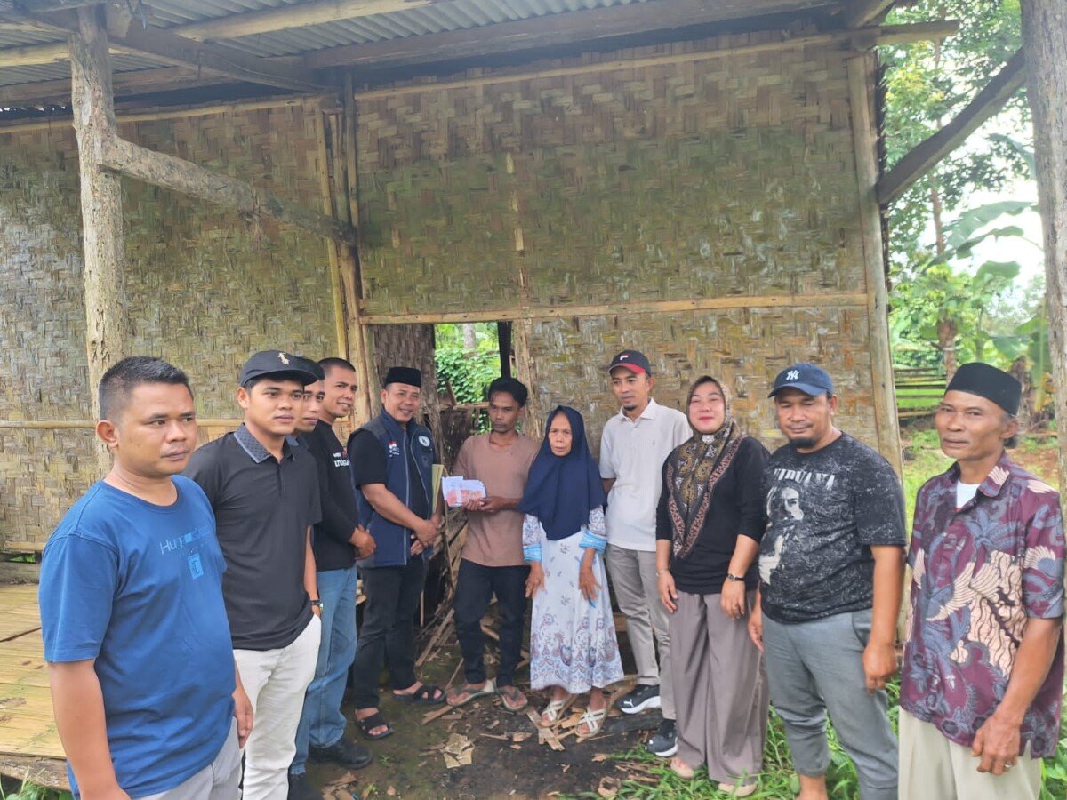 Bukti Respon Cepat Gubernur Banten Serahkan Bantuan Rumah Tidak Layak Huni (RTLH) kepada Orang Tua MR Saputra