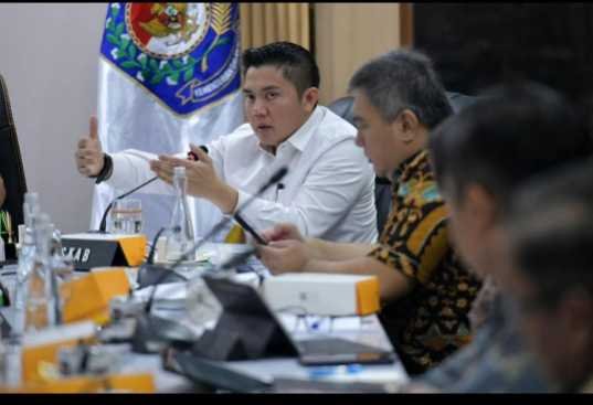 Seskab Teddy Hadiri Rapat Satgas Percepatan Rehabilitasi Bencana: Targetkan Eksekusi Strategis di Bulan Kedua