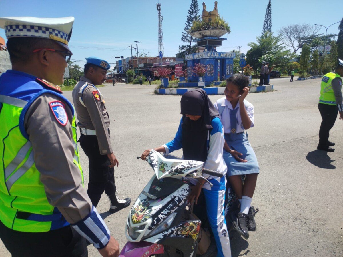 Polres Raja Ampat Kedepankan Edukasi Humanis di Hari Ketiga Operasi Keselamatan Dofior 2026