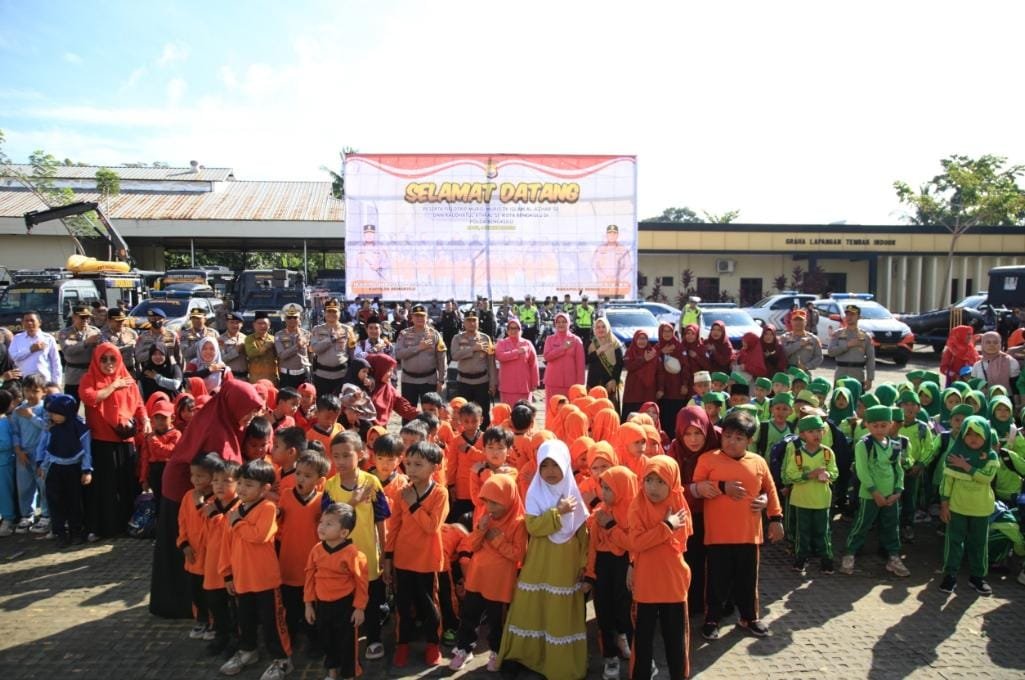 Tanamkan Cinta Polri Sejak Dini, Kapolda Bengkulu Ajak Murid TK Berinteraksi di Mapolda