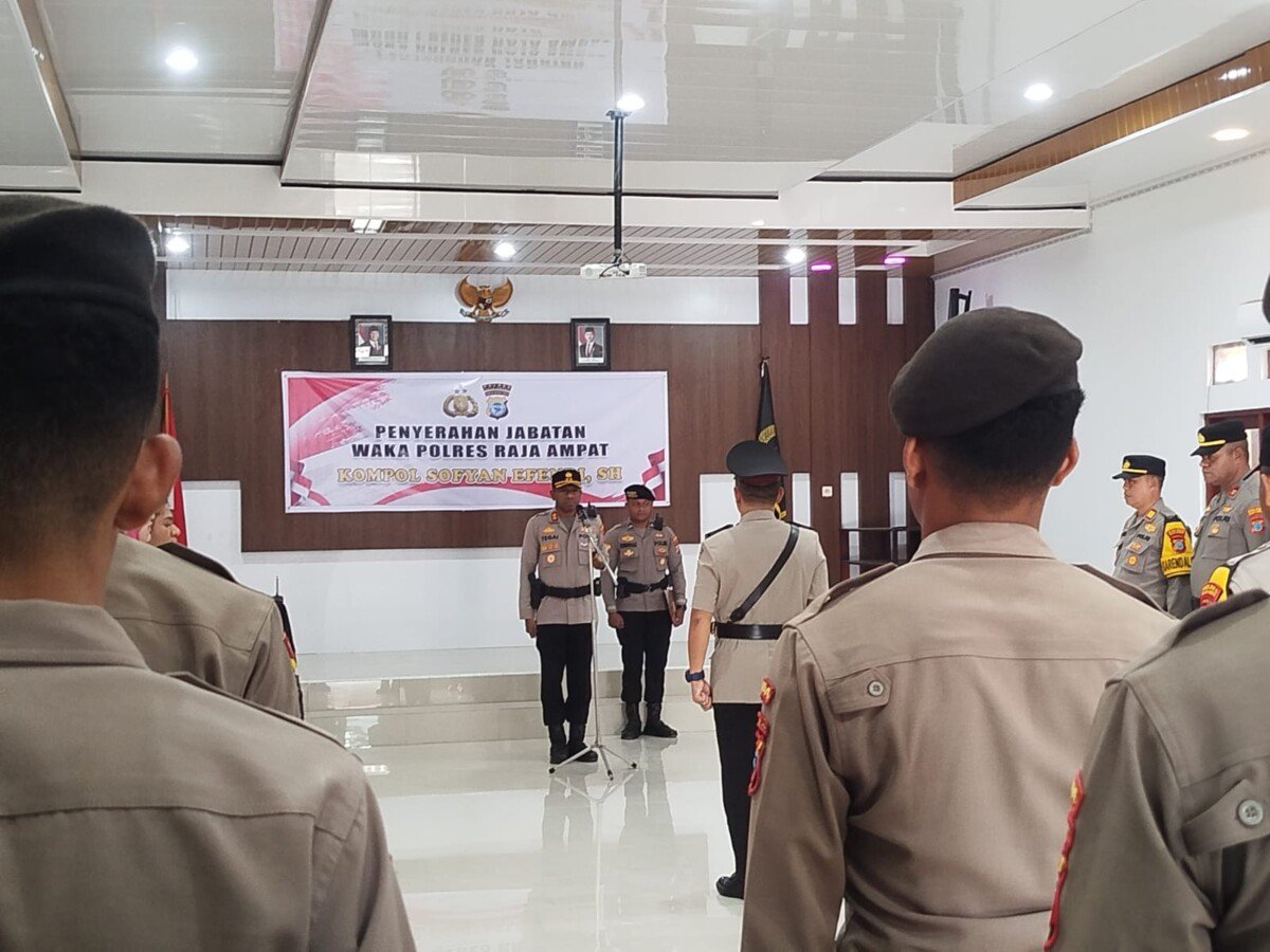 Penyegaran Organisasi, Kapolres Raja Ampat Pimpin Langsung Upacara Sertijab Wakapolres