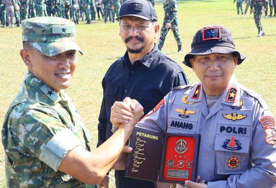 Sinergi TNI-Polri: Danpas 1 Brimob Dampingi Bupati Aceh Tamiang Lepas Taruna Latsitardanus Ke-46