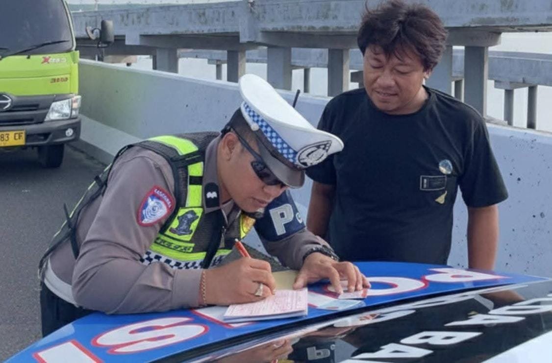 Ciptakan Kamseltibcarlantas, Satgas Ops Keselamatan Agung 2026 Tindak Sopir Truk di Tol Bali Mandar