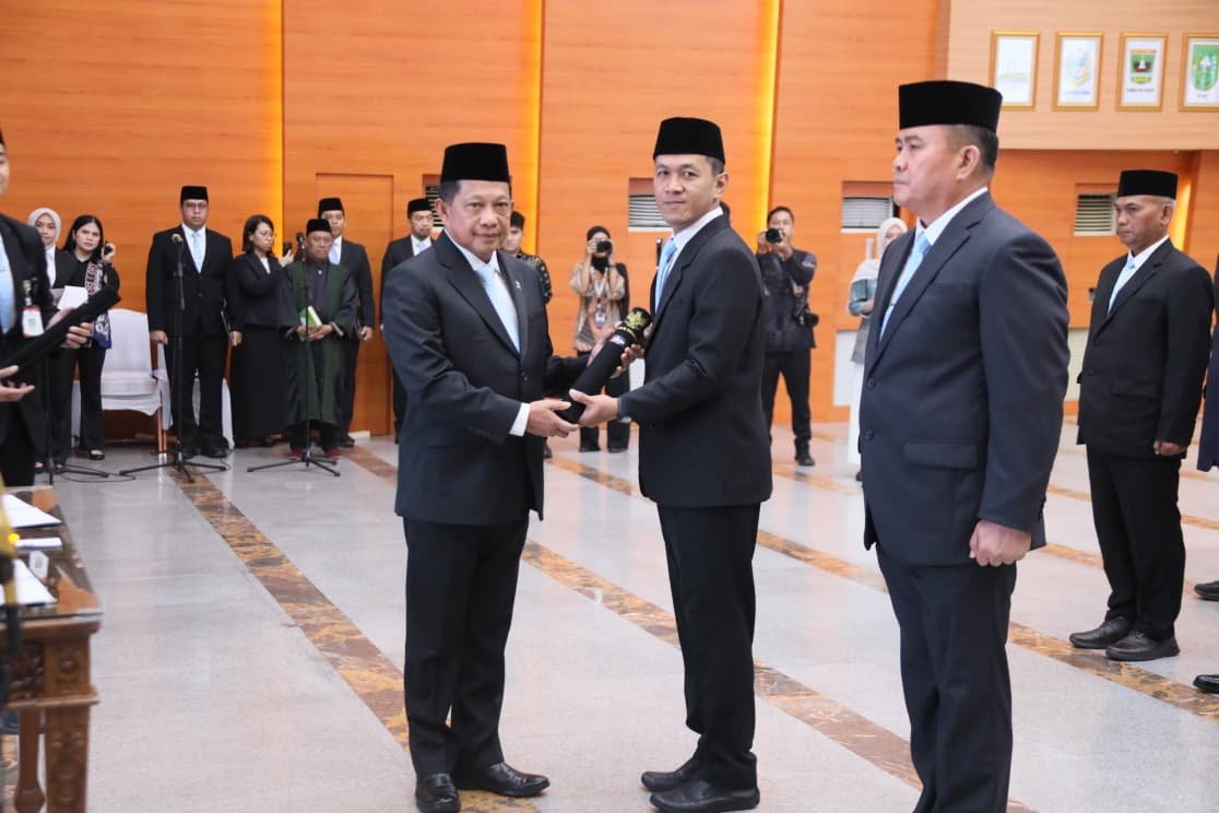 Lantik Sejumlah Pejabat, Mendagri Ingatkan Loyalitas dan Prestasi