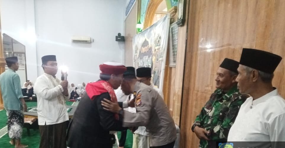 Bhabinkamtibmas Polsek Ciwandan Menjalin Kemitraan Masyarakat Disela-sela Giat Pengajian