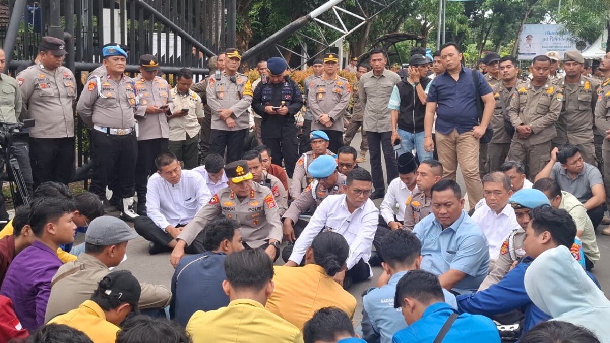 Kapolda Banten Turun Langsung Amankan Aksi BEM Se-Provinsi Banten di KP3B, Situasi Berlangsung Aman dan Kondusif