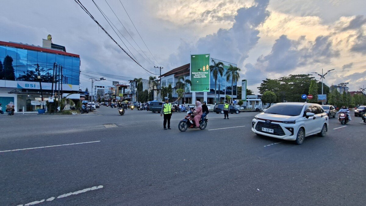 Jelang Buka Puasa, Personel Gabungan Siaga Atur Lalu Lintas di 25 Titik Rawan Lhokseumawe