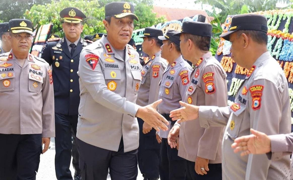 Kapolda Sulsel Kunjungi Rumah Duka Bripda Dirja Pratama di Pinrang, Pastikan Penanganan Kasus Secara Transparan