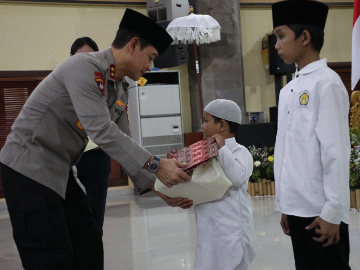 Kapolda Bali Gelar Buka Puasa Bersama Insan Pers dan Berikan Santunan kepada Anak Yatim   