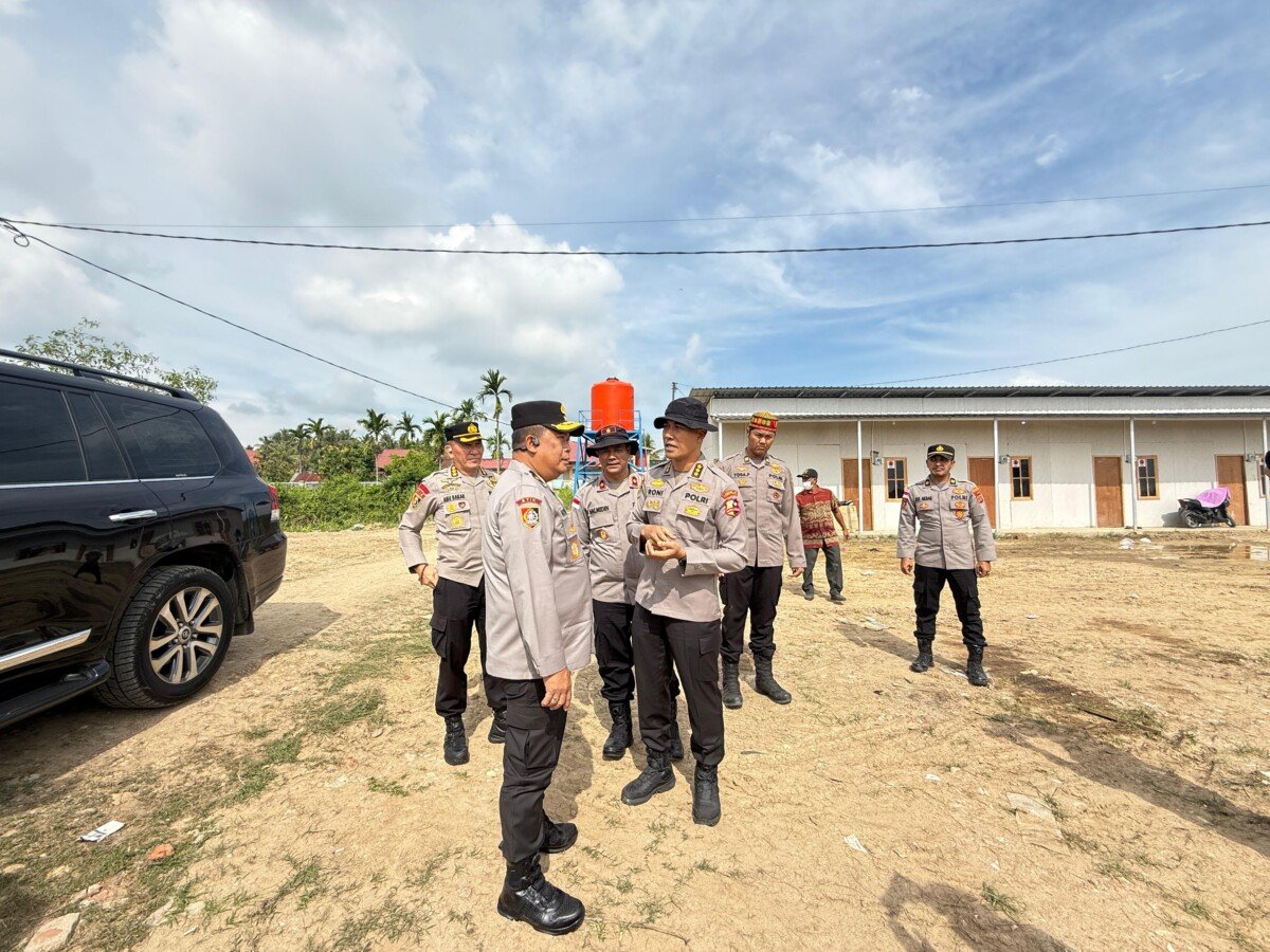 Tim Lemdiklat Polri Tinjau Pengabdian Mahasiswa STIK-PTIK Angkatan 83/WPS di Huntara Blang Naleung Mameh