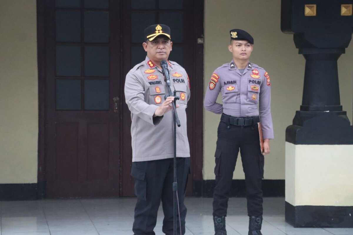 Terus Disiplin, Wakapolresta Serang Kota Pimpin Apel Pagi Personel