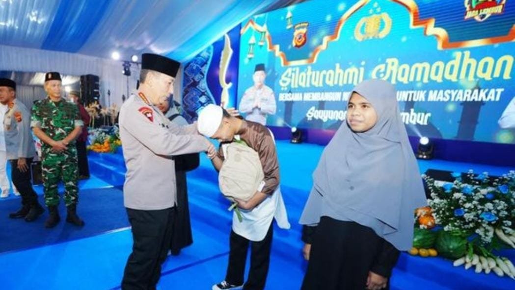 Polri Hadir di Tengah Rakyat: Saat Kapolri Berbagi Kebahagiaan Pembangunan Rutilahu hingga Santunan Anak Yatim