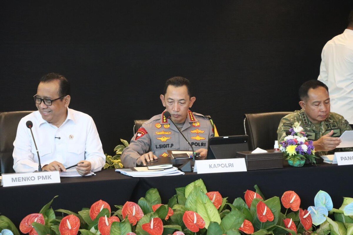 Menko PMK, Kapolri dan Panglima TNI Tinjau Arus Mudik di Pelabuhan Merak, Kapolres Cilegon Dampingi Kunjungan Kerja Nasional