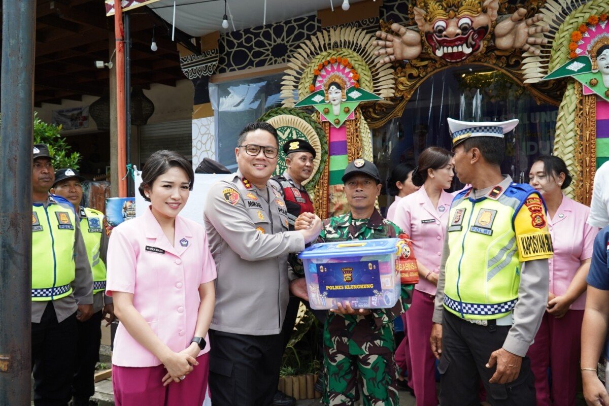 Kapolres Klungkung Bersama Ketua YKB Cabang Klungkung Cek Kesiapan Posyan Ops Ketupat Agung 2026 di Goa Lawah, Pastikan Personel Siap Layani Masyarakat