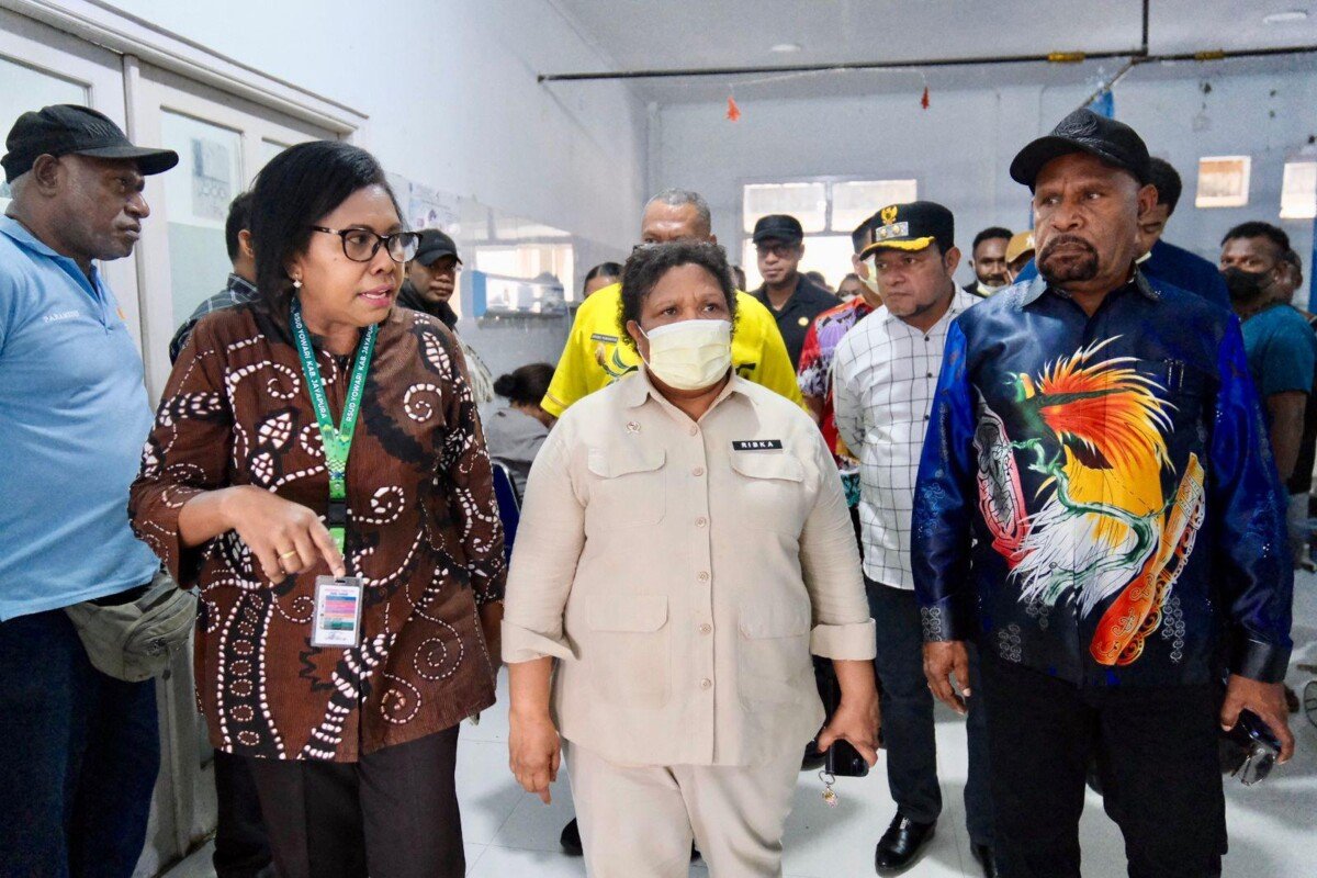 Wamendagri Ribka Haluk Sidak RSUD Yowari, Tegaskan Peningkatan Pelayanan Kesehatan