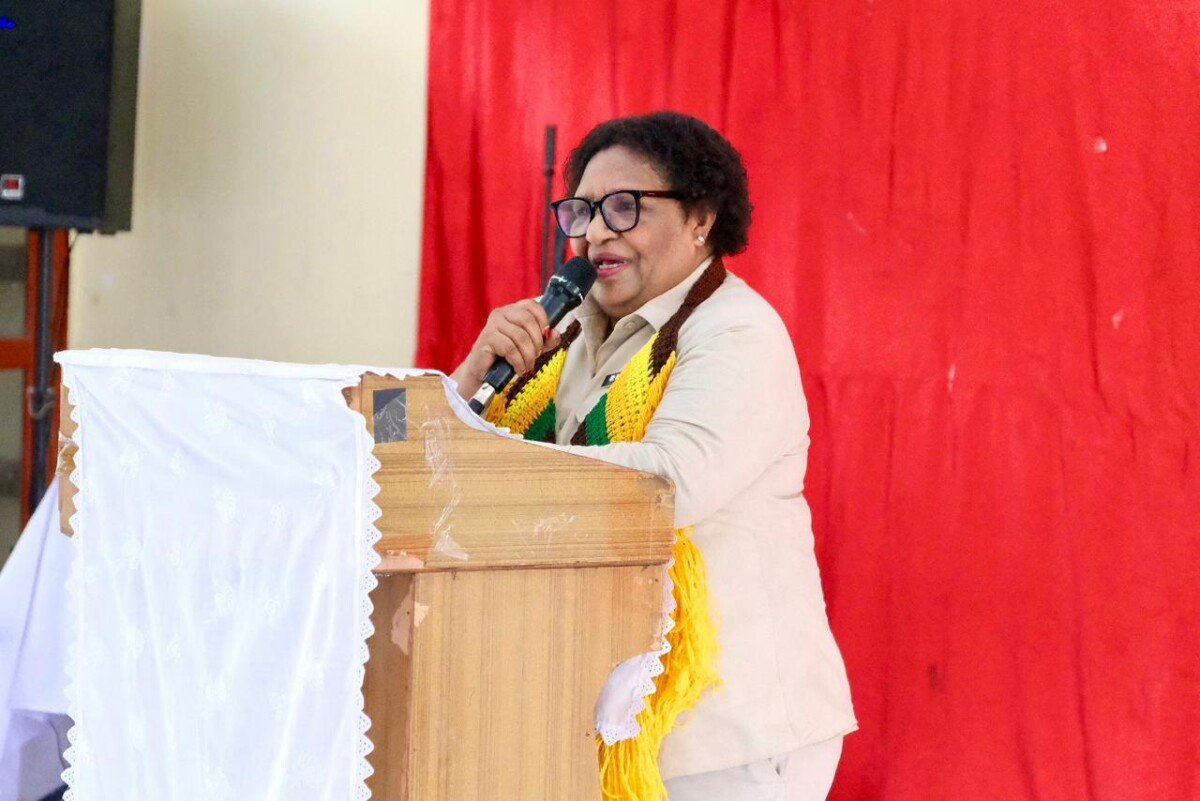 Wamendagri Ribka Haluk Pastikan Perhatian Pemerintah bagi Lansia Saat Kunjungi Panti Tresna Werdha Jayapura