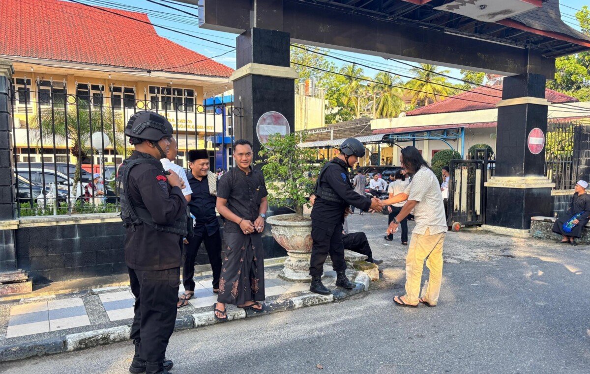 Brimob Sumut Hadirkan Rasa Aman, Pengamanan Sholat Idul Fitri di Gunungsitoli Berjalan Kondusif