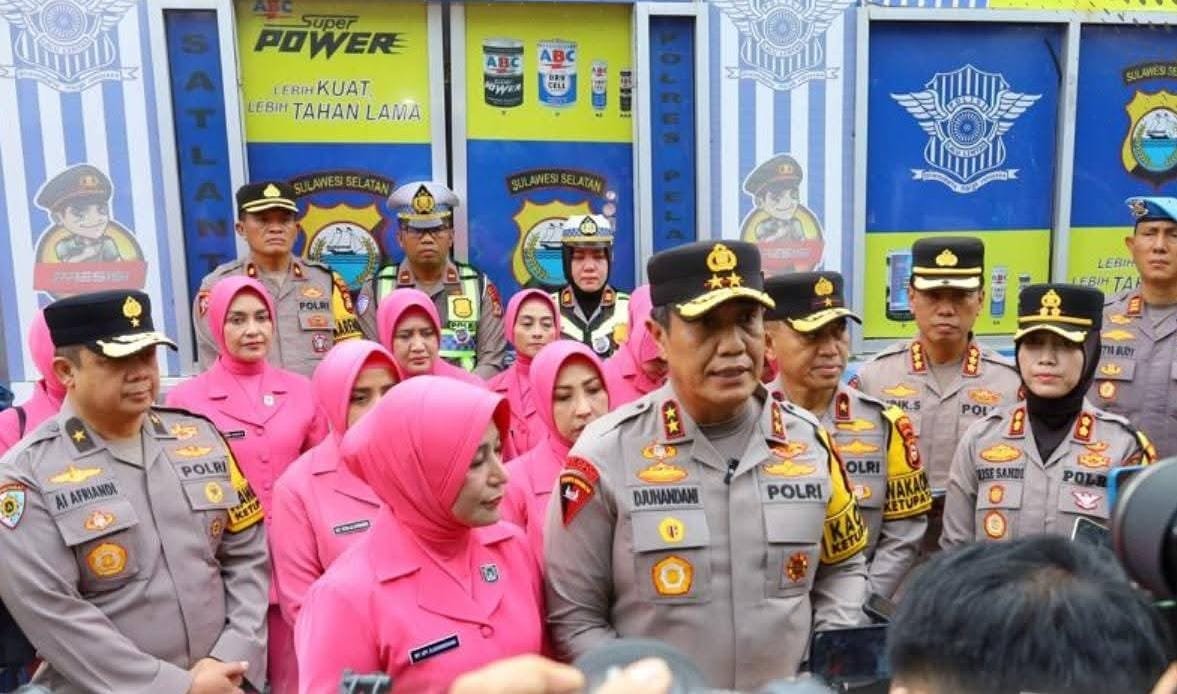 Kapolda Sulsel dan Ketua Bhayangkari Tinjau Pos Pengamanan, Pastikan Operasi Ketupat 2026 Berjalan Optimal di Makassar