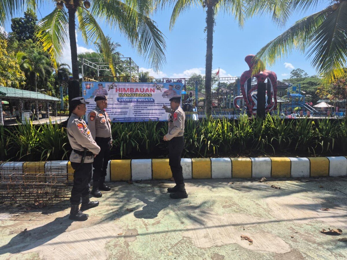 Jaga Keamanan Libur Idul Fitri, Polisi Hadir di Tempat Wisata Berikan Edukasi Langsung ke Pengunjung