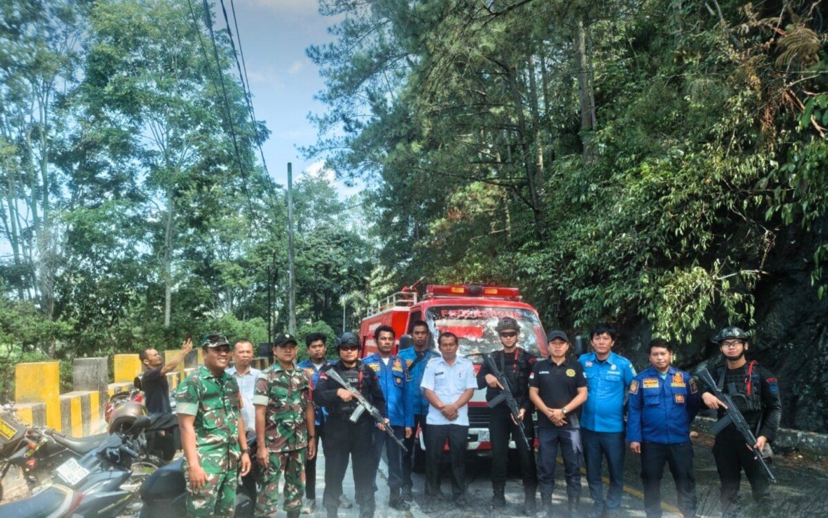 Sigap di Tengah Karhutla, Brimob Sumut Amankan Jalur Lintas Siborongborong–Parapat