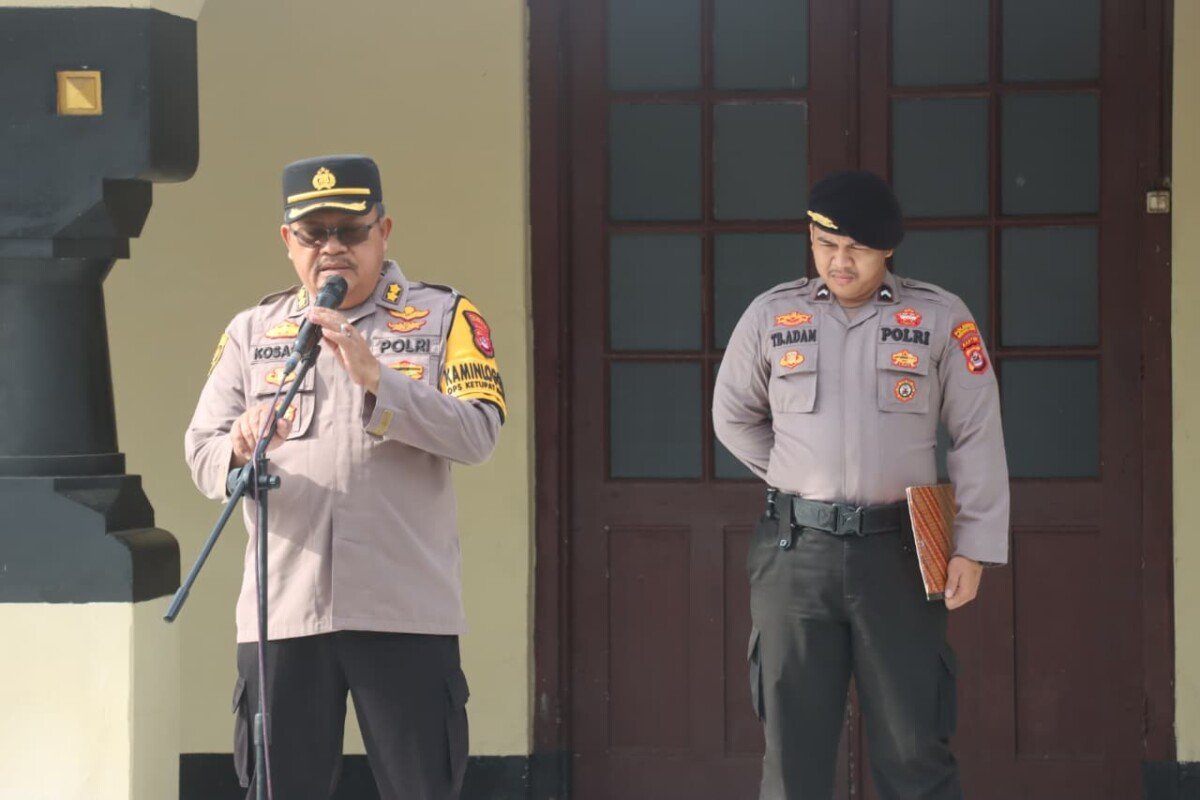 Personel Polresta Serang Kota Laksanakan Apel Siaga Arus Wisata dan Arus Balik Operasi Ketupat 2026