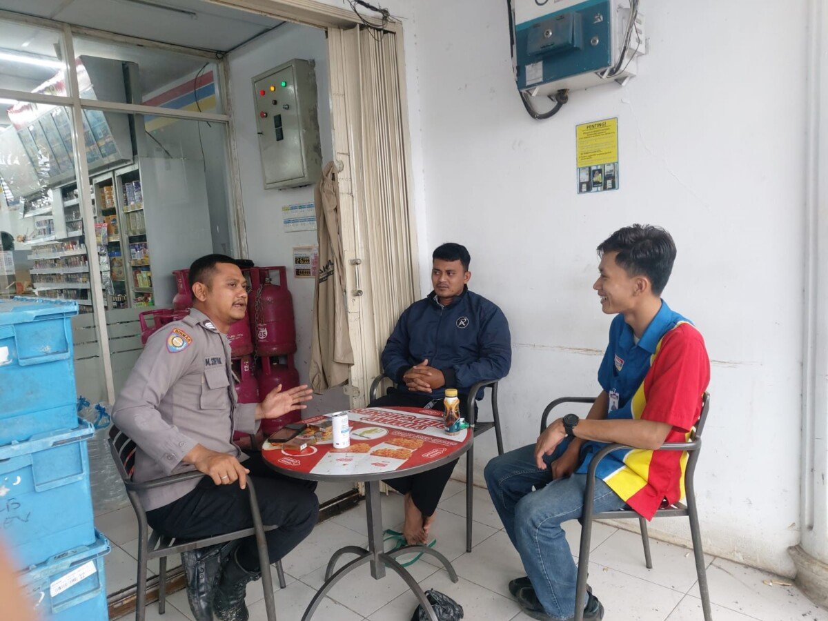Bhabinkamtibmas Polsek Ciwandan Sambang Sowan Dialogis Bangun Kominikasi Dengan Warga.