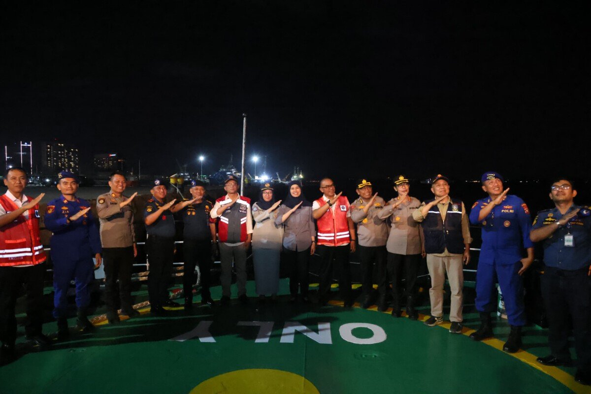 POLDA KEPRI PASTIKAN ARUS BALIK MUDIK GRATIS AMAN, 142 PENUMPANG TIBA DI BATAM