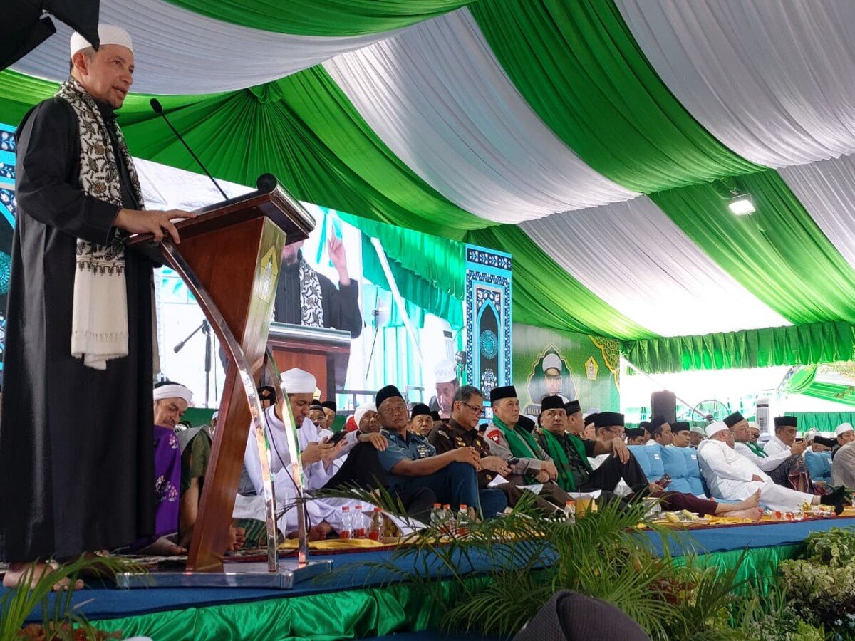 Ribuan Jemaah Se-Sulawesi Padati Puncak Haul Guru Tua ke-58, Kapolda Sulteng Bersama Sejumlah Menteri Turut Hadir