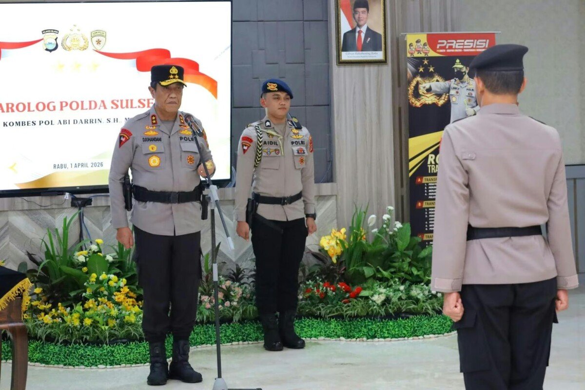 Kapolda Sulsel Pimpin Upacara Penyerahan Jabatan Karolog Polda Sulsel dalam Rangka Purna Tugas
