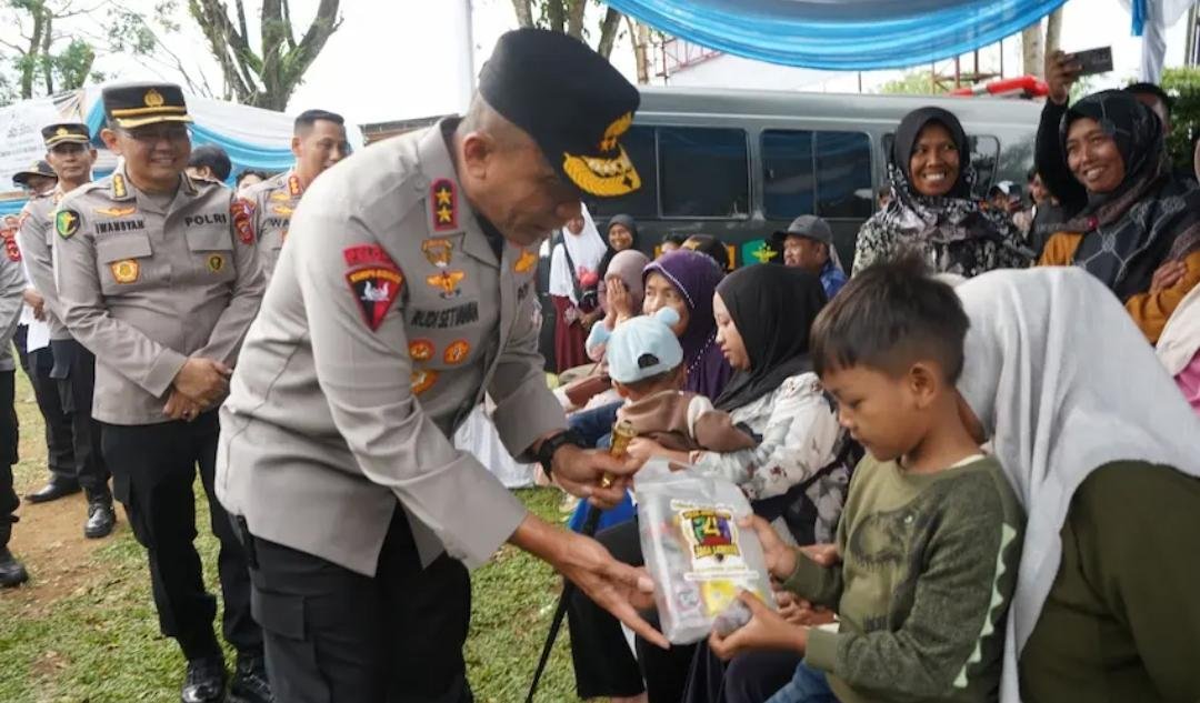 Sentuhan Humanis di Pelosok Cianjur: Kapolda Jabar Pimpin Bakti Sosial Besar-besaran di Takokak
