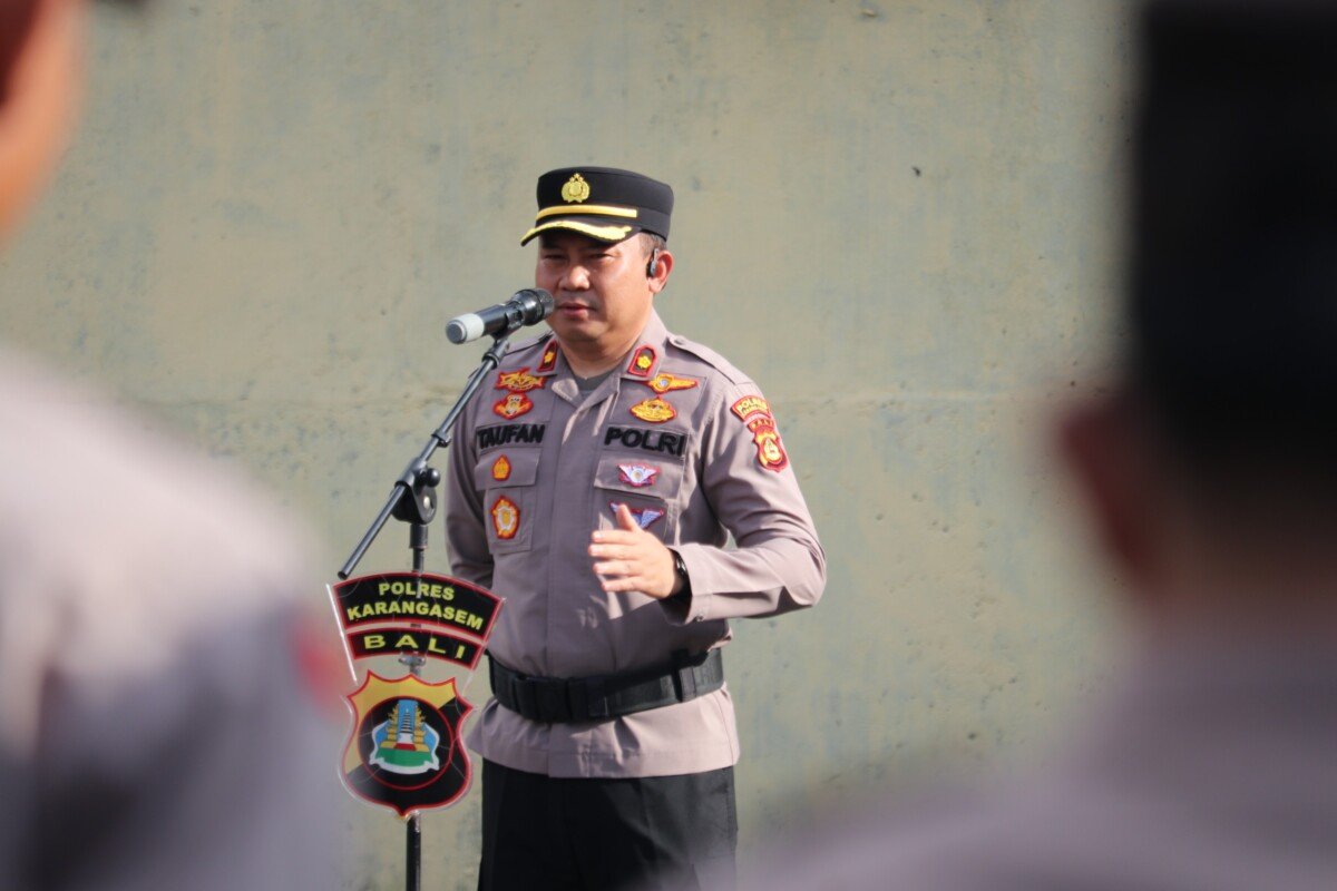 Wakapolres Karangasem Pimpin Apel Pagi, Imbau Personel Jaga Citra Polri dan Monitor Situasi Global