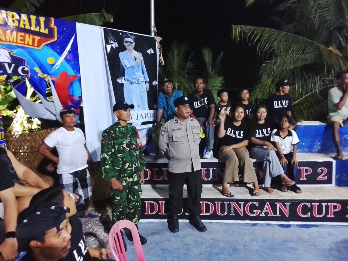 Bhabinkamtibmas dan Babinsa Amankan Turnamen Voli Dlundungan CUP II di Nusa Penida.