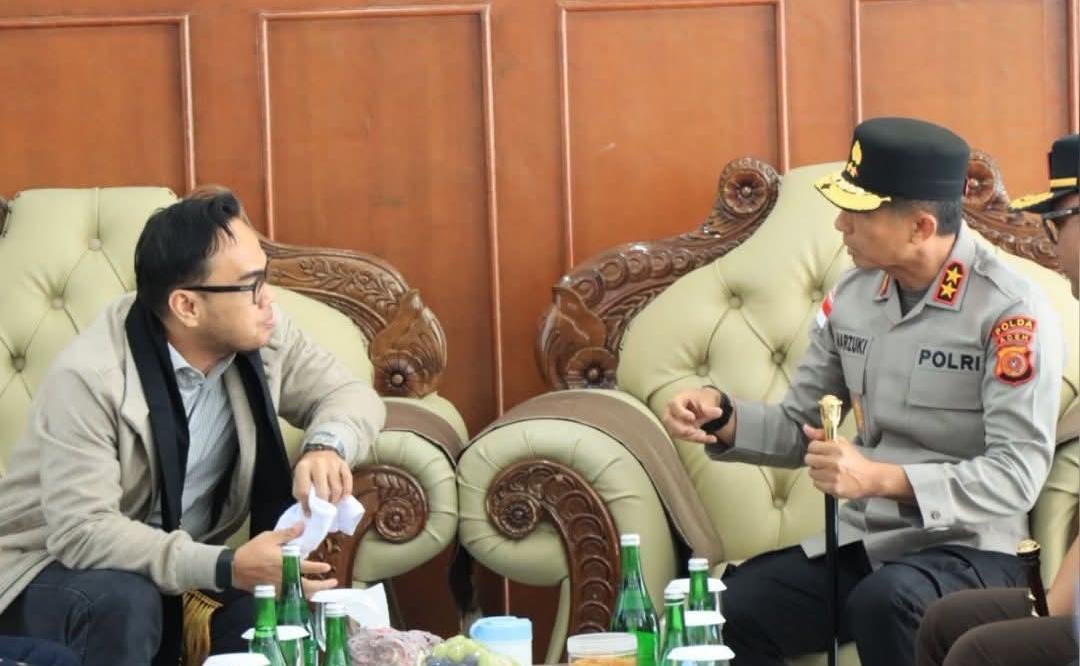 Kapolda Aceh Irjen Pol. Marzuki Ali Basyah Sambut Kedatangan Tim Komisi III DPR RI di Bandara SIM