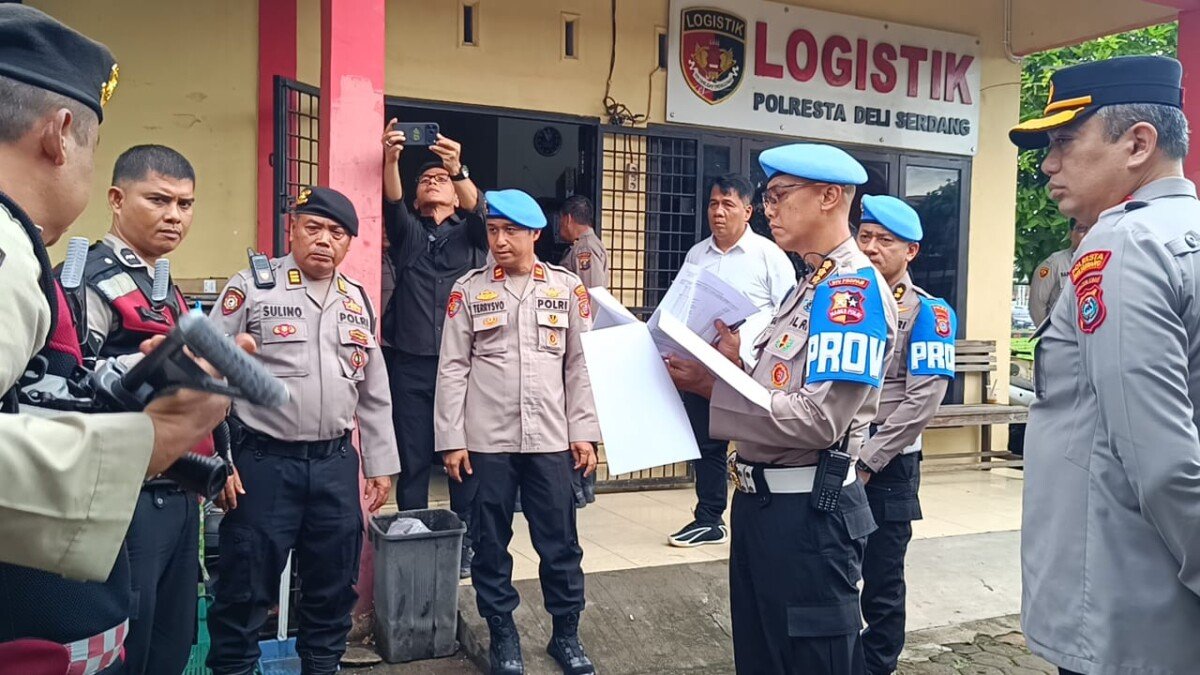 Divpropam Polri dan Slog Polri Periksa Senjata Api Personel di Polresta Deli Serdang