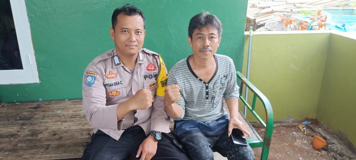 Bhabinkamtibmas Polsek Puloampel Datangi warga Dalam Sambang Dialogis