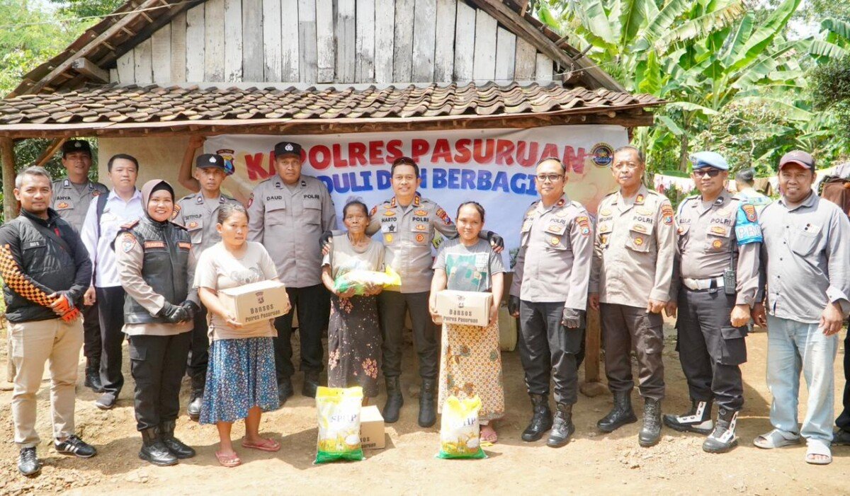 Kapolres Pasuruan Sambangi Desa Ngembal, Serap Aspirasi dan Salurkan Bantuan